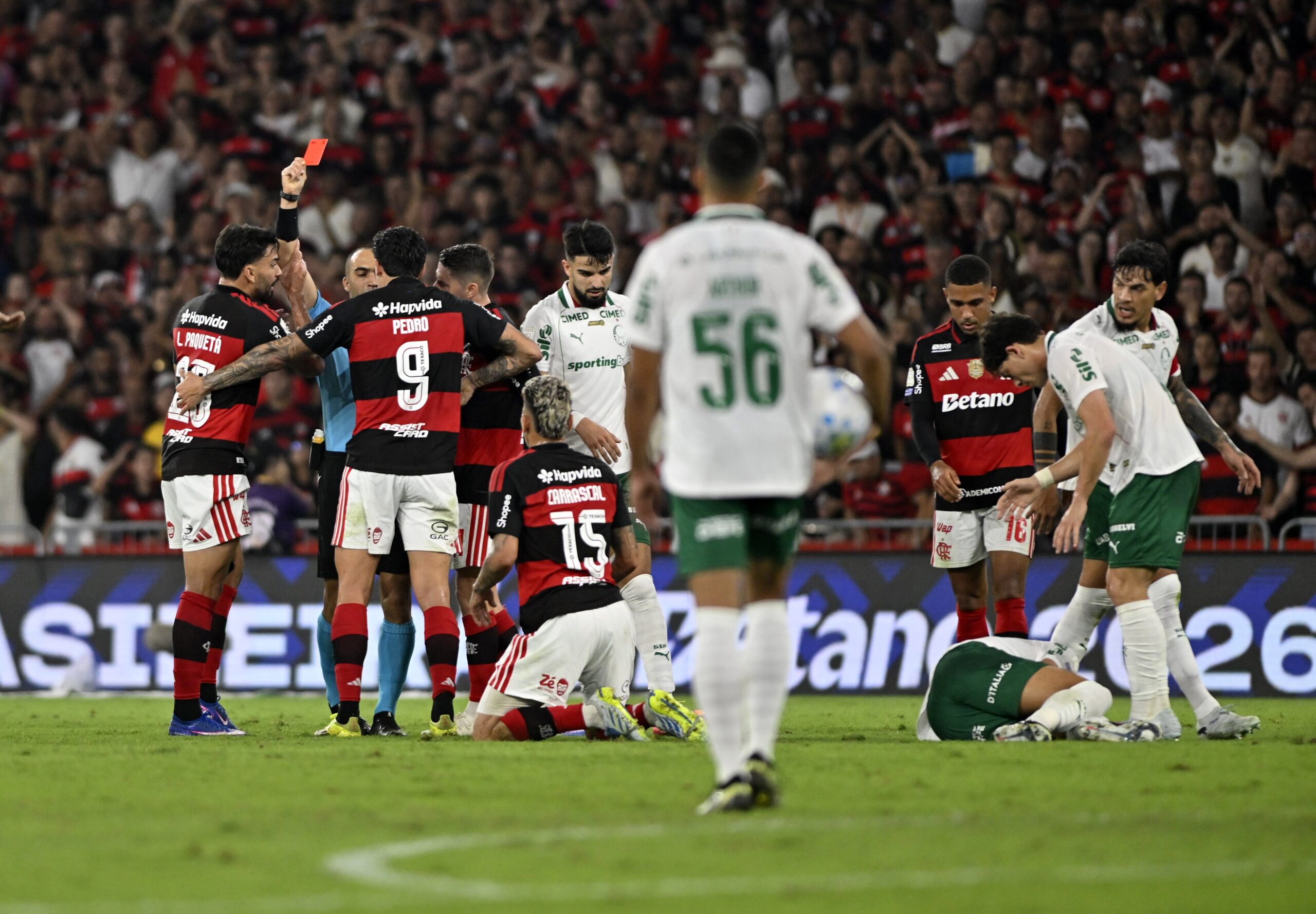 Flamengo x Palmeiras: CBF divulga análise do VAR em lance de expulsão de Carrascal