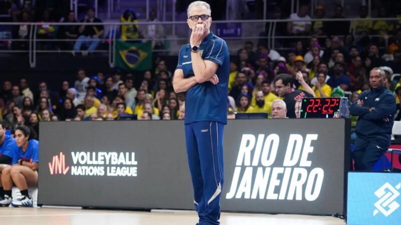 Bernardinho convoca Cachopa e Arthur Bento, e convida destaques da Superliga para treinos