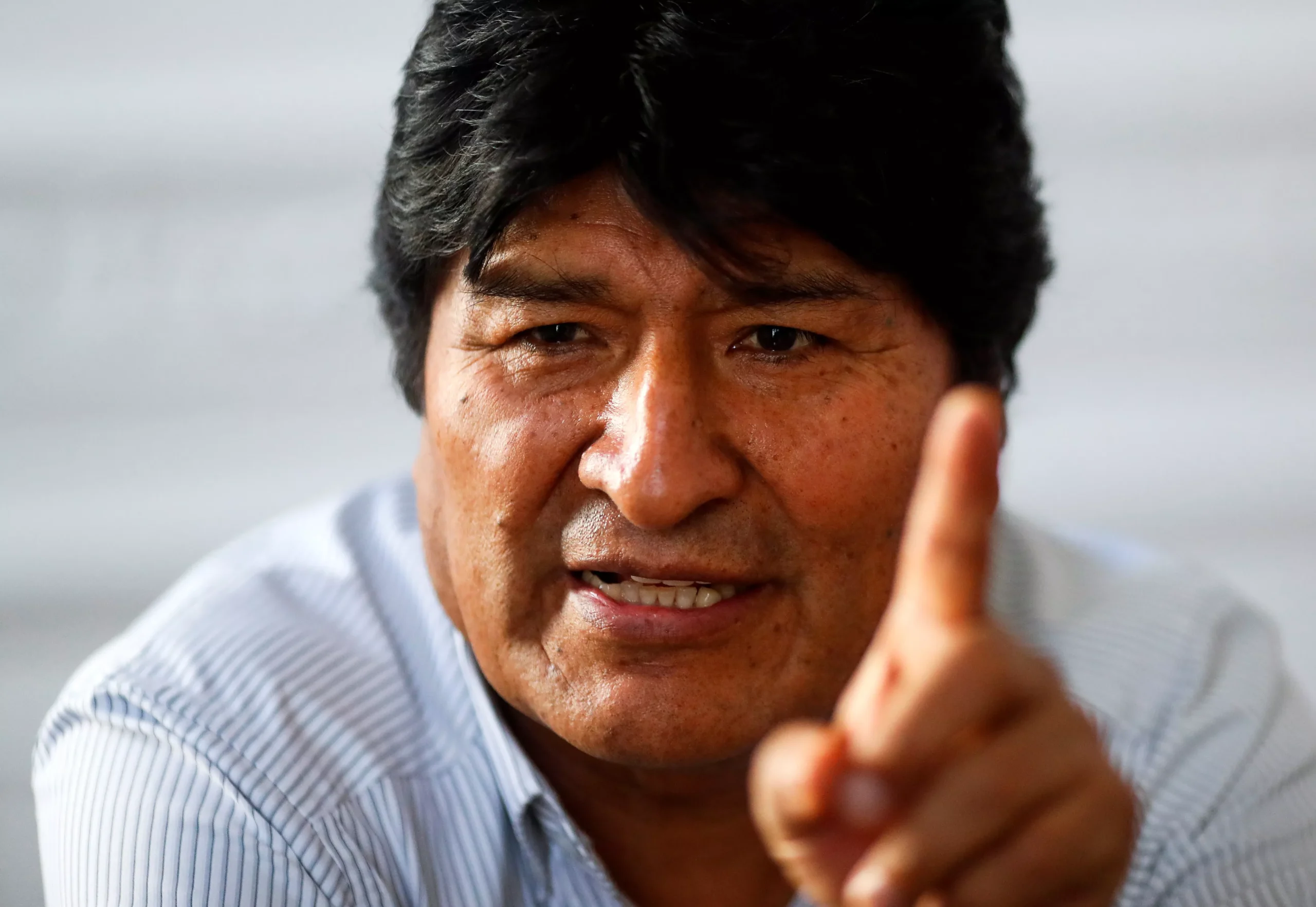 Evo Morales falta a julgamento por suposta relação com menor de 15 anos e tem mandado de prisão renovado