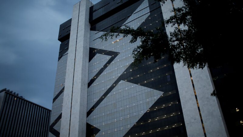 Banco do Brasil corta previsão de lucro para 2026 após queda de mais de 50% no 1º trimestre