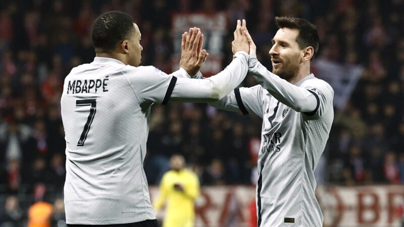 Ex-técnico do PSG recorda dificuldade de Mbappé em atuar com Messi: “Minha força é correr, mas não consigo”