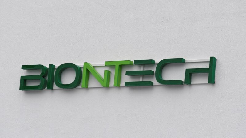 A crise da BioNtech, criadora da 1ª vacina contra a covid‑19
