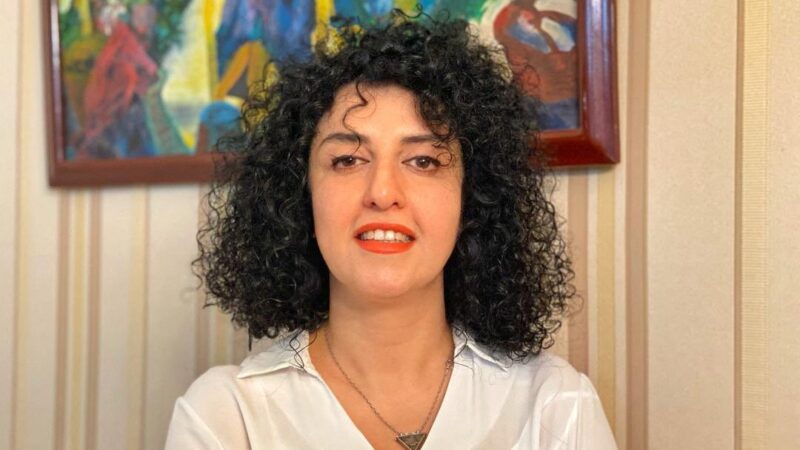 Saúde de Narges Mohammadi piora, e ativista é transferida de prisão para hospital