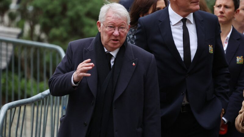 Lenda do Manchester United, Alex Ferguson é levado ao hospital antes de clássico com o Liverpool