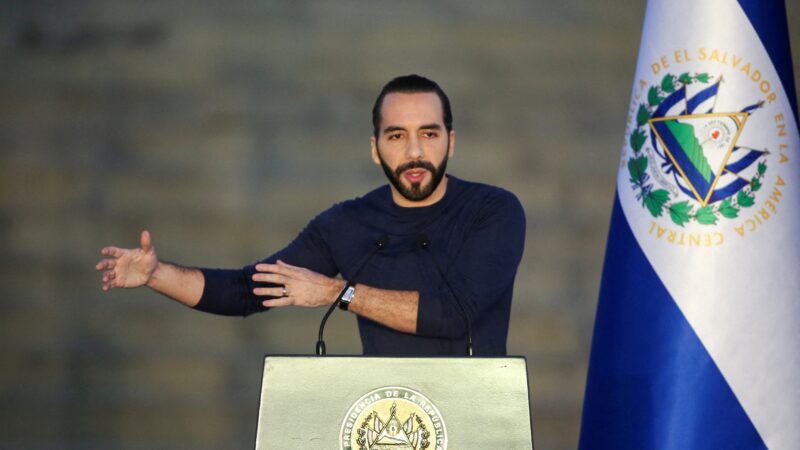 É #FAKE que vídeo mostre prisão de todos os membros da Suprema Corte de El Salvador
