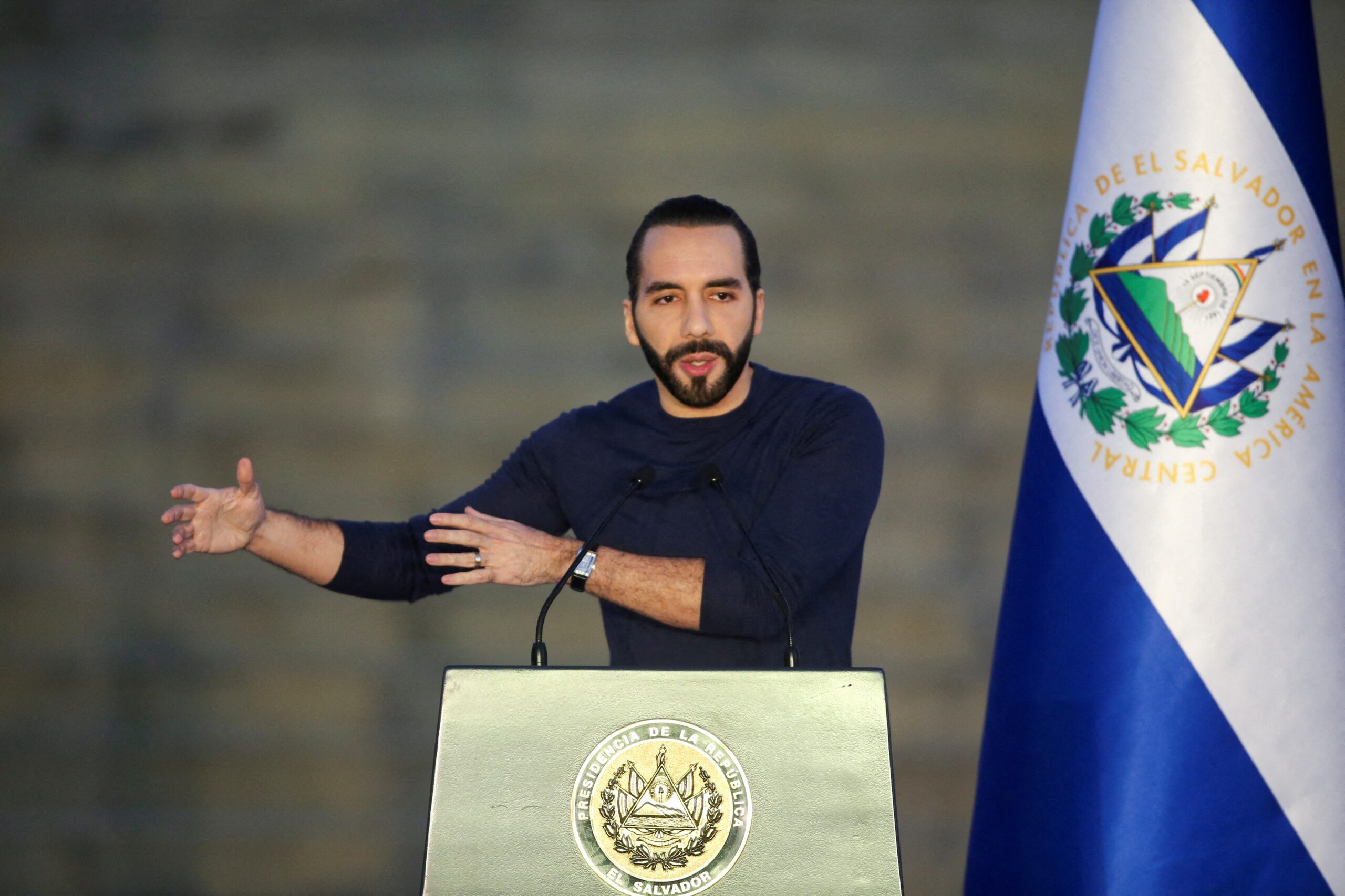 É #FAKE que vídeo mostre prisão de todos os membros da Suprema Corte de El Salvador