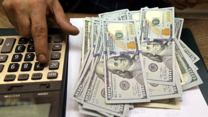 Dólar inicia o dia em alta de olho no Oriente Médio e em dados de emprego no Brasil