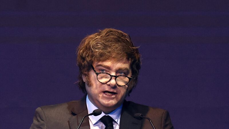 Inflação na Argentina desacelera para 2,6% em abril e acumula 32,4% em 12 meses