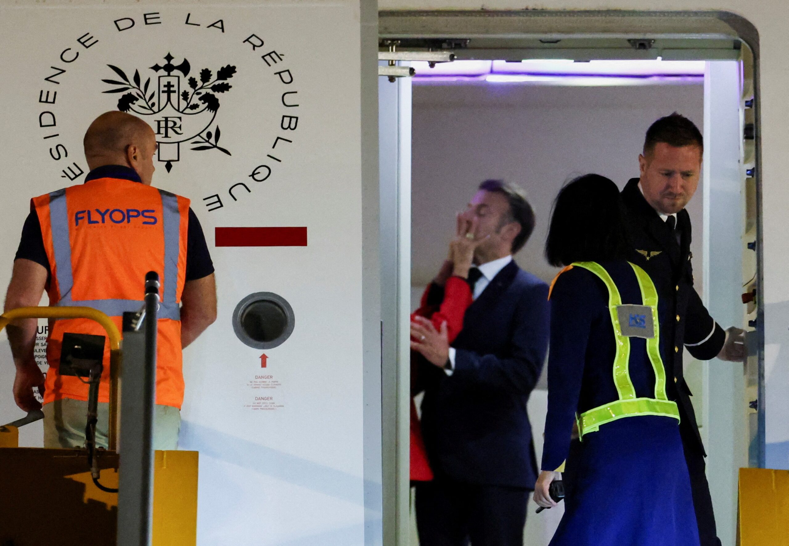 Mensagem de atriz seria motivo de tapa de primeira-dama francesa em Macron, diz jornalista