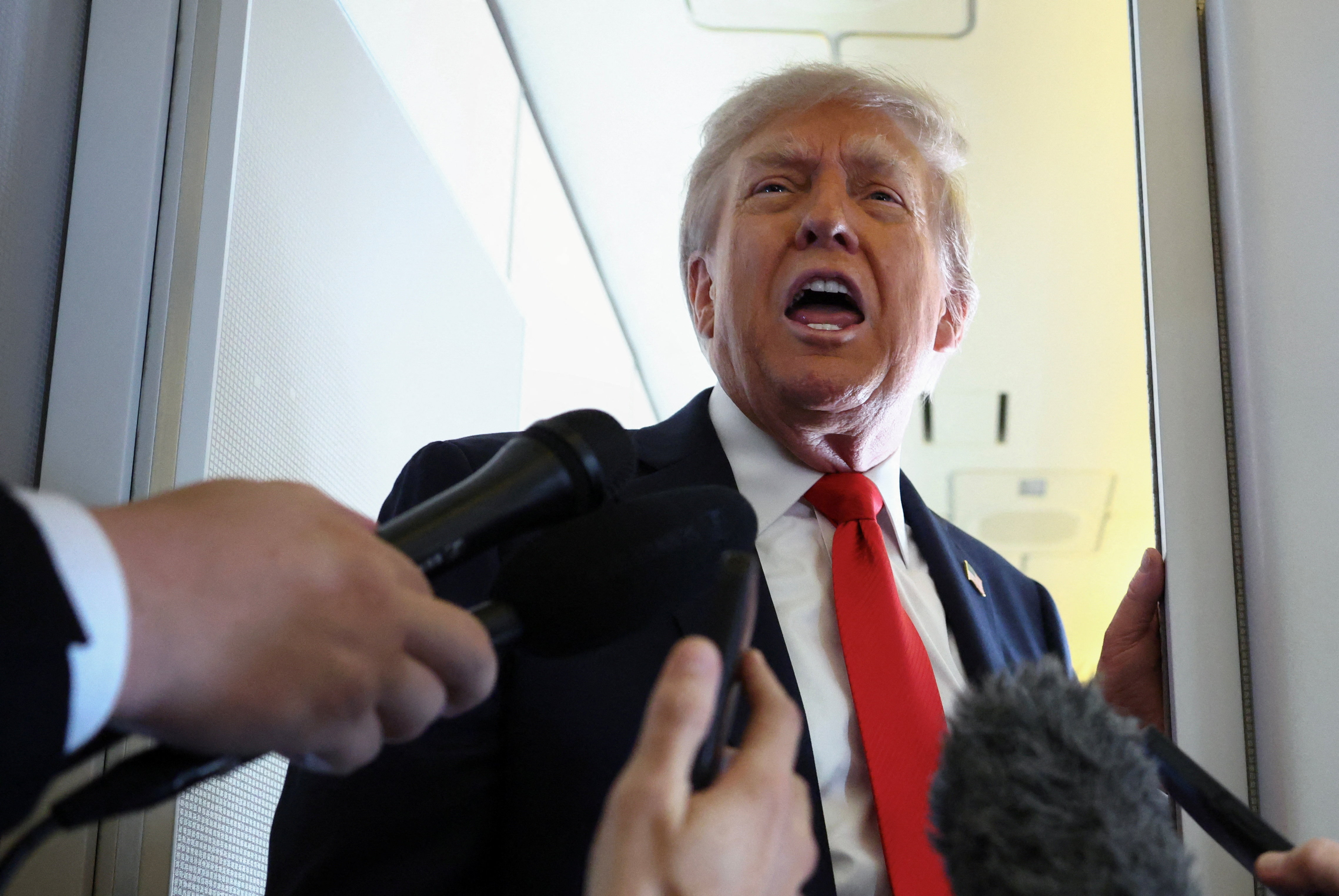 Juiz autoriza Trump a assinar ordem executiva para proibir votos pelo correio