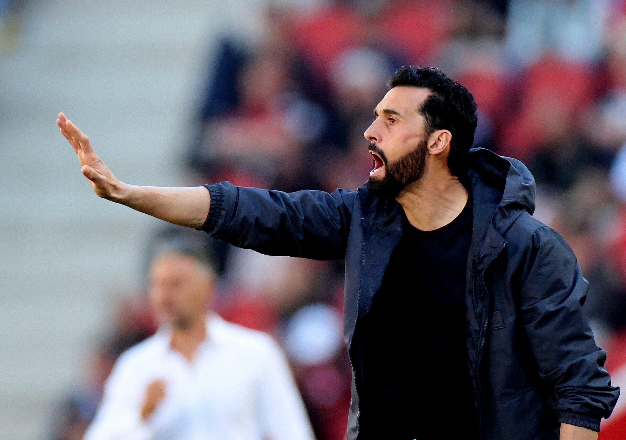 Técnico critica manifestação de atleta que expôs atrito no Real Madrid: “Coisas ficam no vestiário”