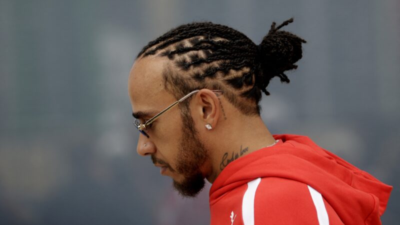 Hamilton diz que vai dispensar simulador da Ferrari no Canadá: “Me leva para a direção errada”