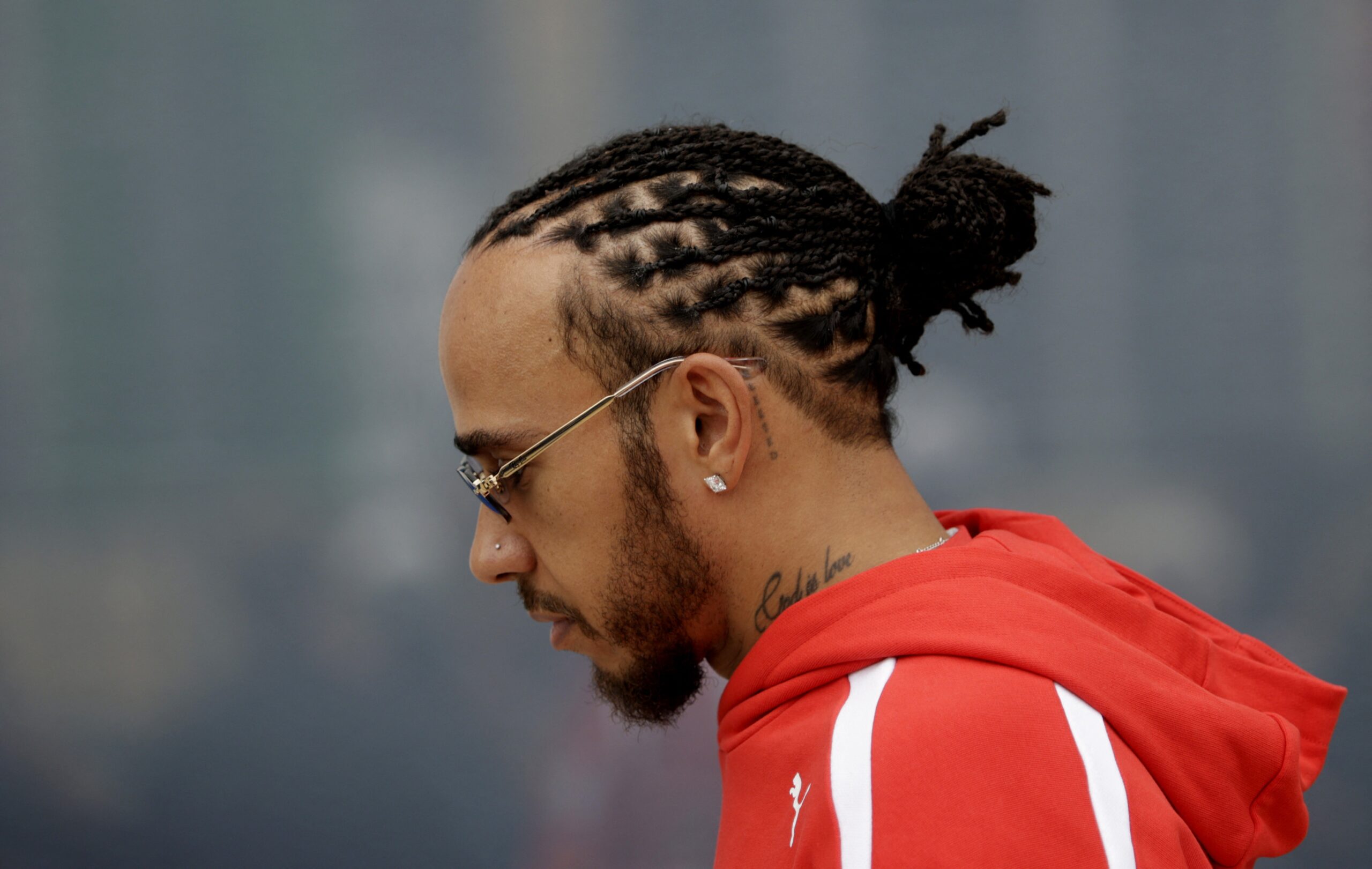 Hamilton diz que vai dispensar simulador da Ferrari no Canadá: “Me leva para a direção errada”