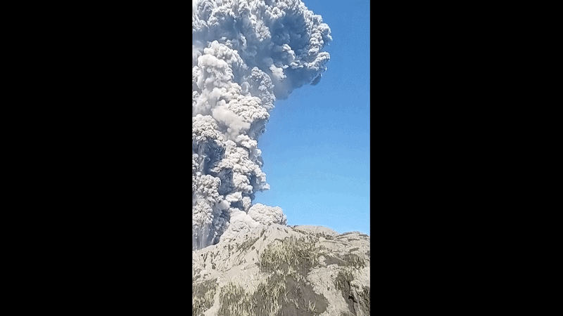 VÍDEO: Guia flagra momento em que vulcão entra em erupção na Indonésia: ‘Não! Eles morreram!’