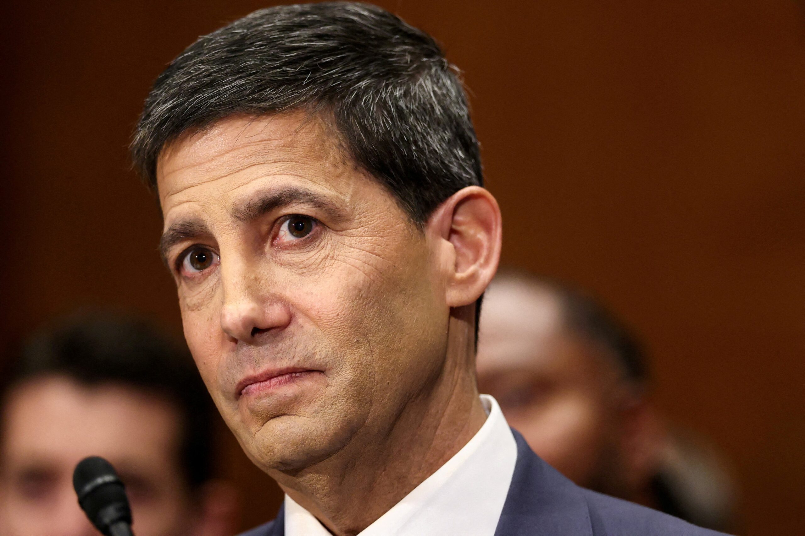 Senado dos EUA aprova Kevin Warsh como presidente do banco central americano
