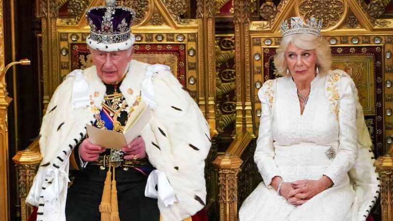 Em discurso no Parlamento, rei Charles III fala em mundo ‘perigoso e volátil’ e pede que governo melhore padrão de vida dos britânicos