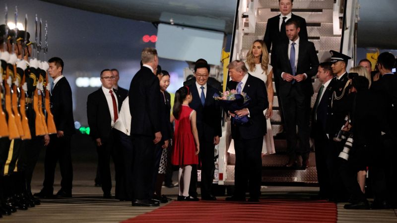 Trump chega à China para encontro com Xi Jinping; veja agenda