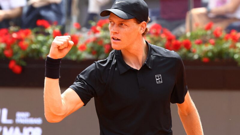Sinner obtém 32ª vitória seguida em Masters 1000, quebra recorde de Djokovic e vai à semi em Roma