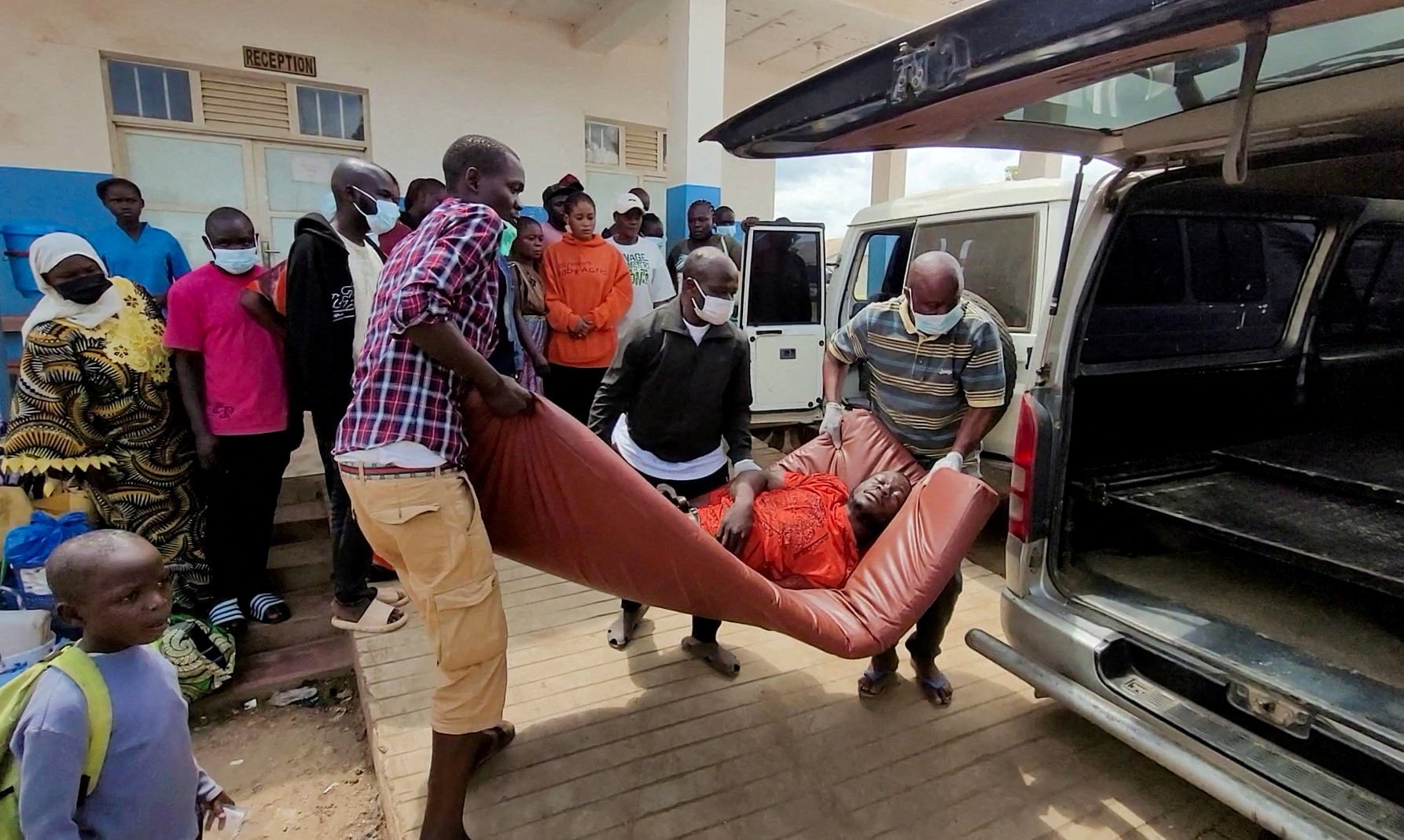 Diretor da OMS afirma estar ‘profundamente preocupado’ com epidemia de Ebola no Congo