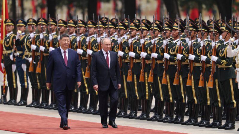 Putin e Xi se encontram em Pequim dias após visita de Trump à China