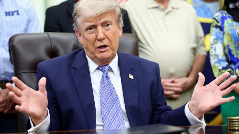 Trump diz que não retirará sanções do Irã em troca da entrega de urânio