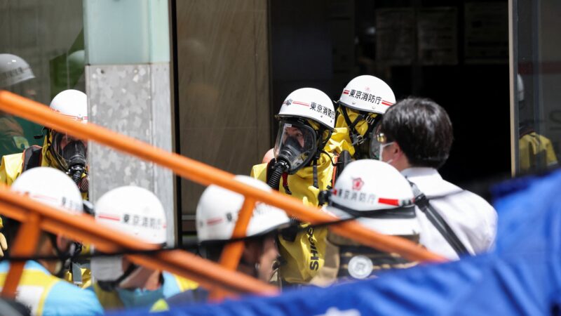 Clientes de shopping no Japão passam mal após homem borrifar substância desconhecida