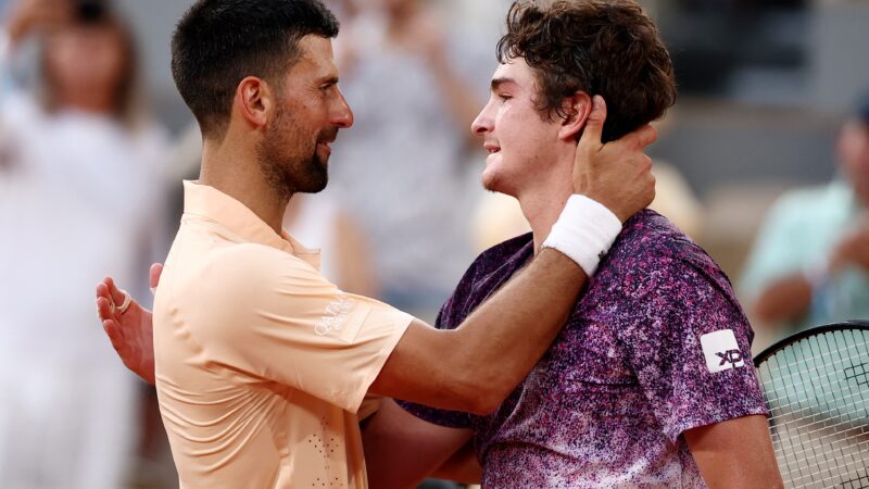 Djokovic publica foto com Fonseca e destaca “batalha épica” e “carreira incrível” do brasileiro