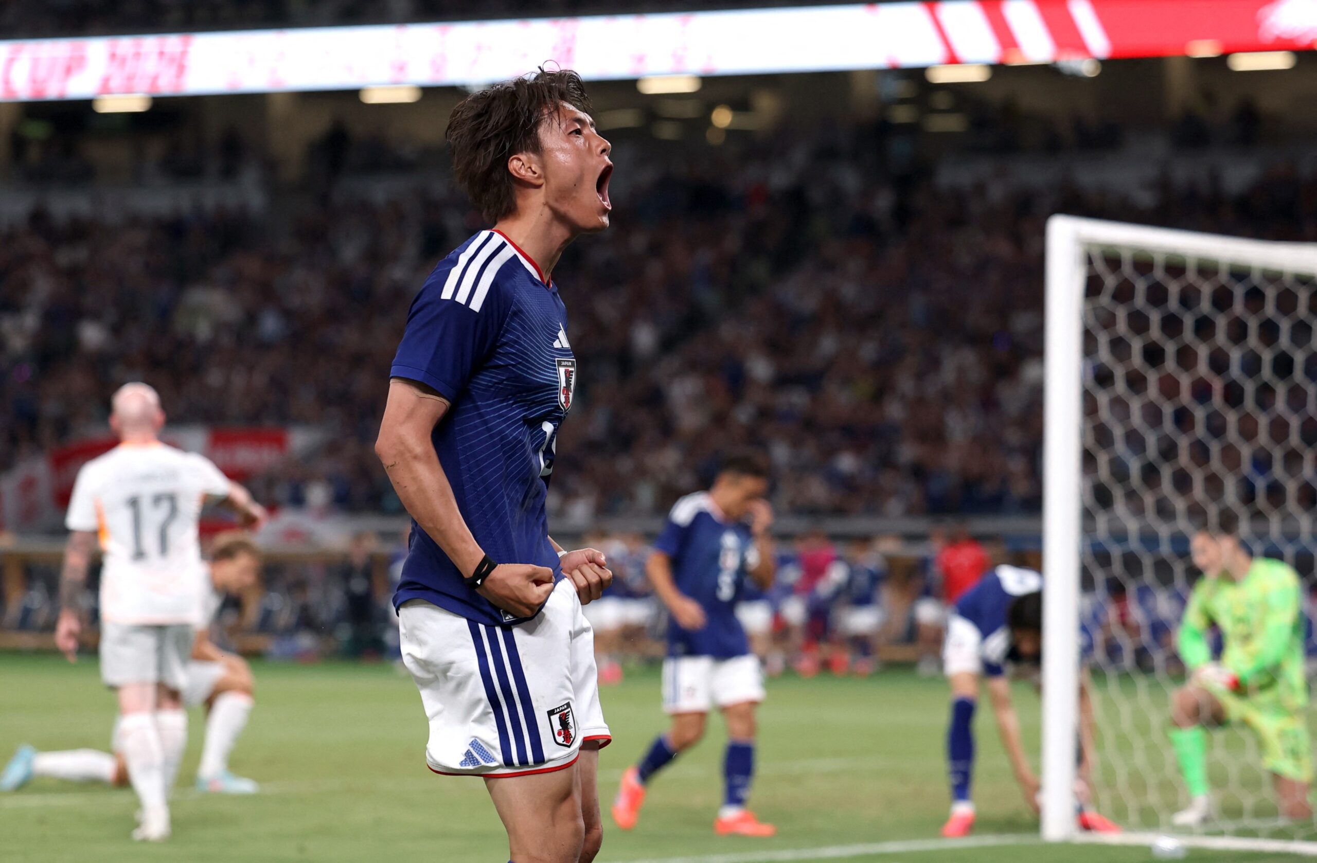 Japão vence amistoso aproveitando regra nova de substituição; entenda