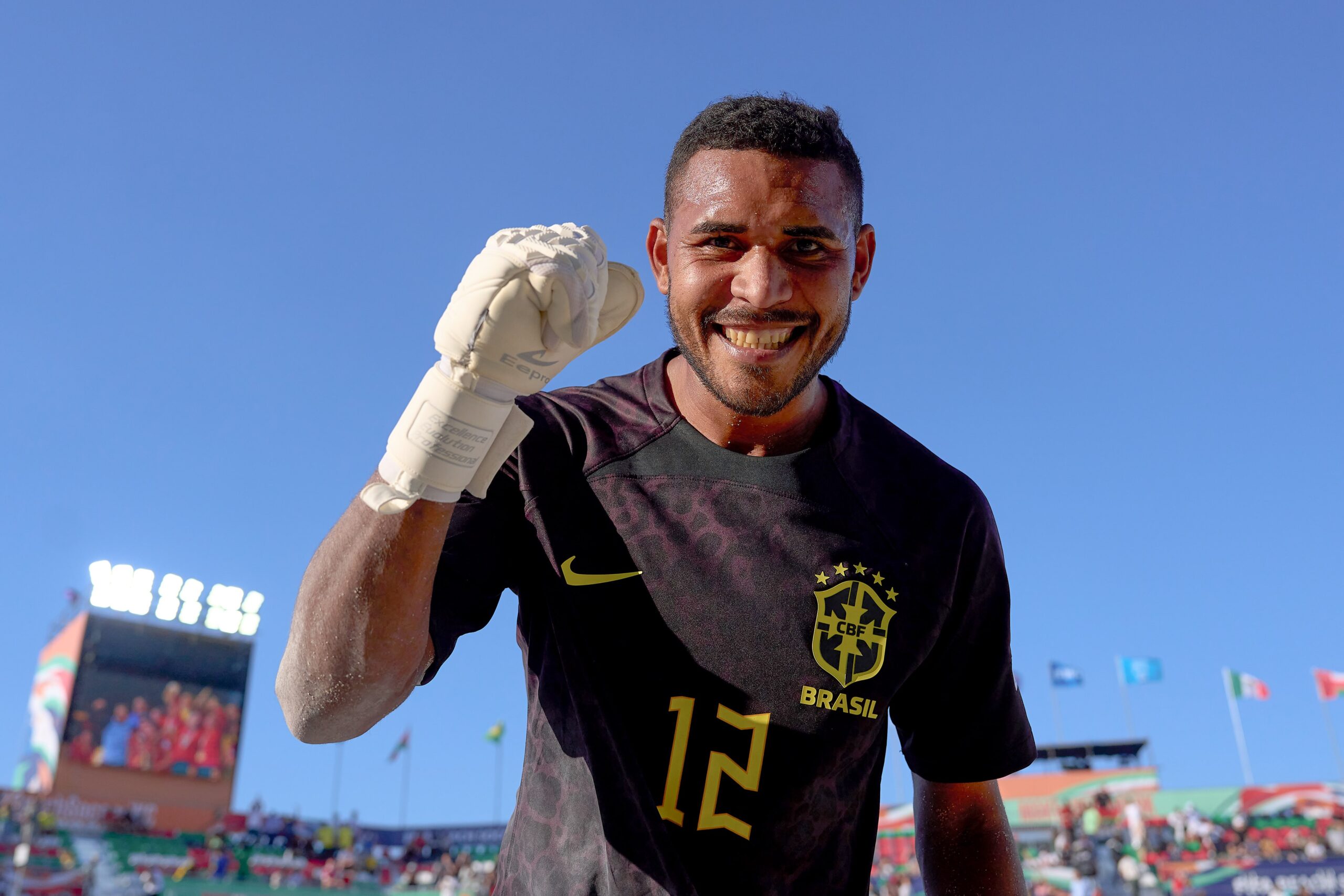 Bobô supera europeus e é eleito melhor goleiro do mundo no beach soccer