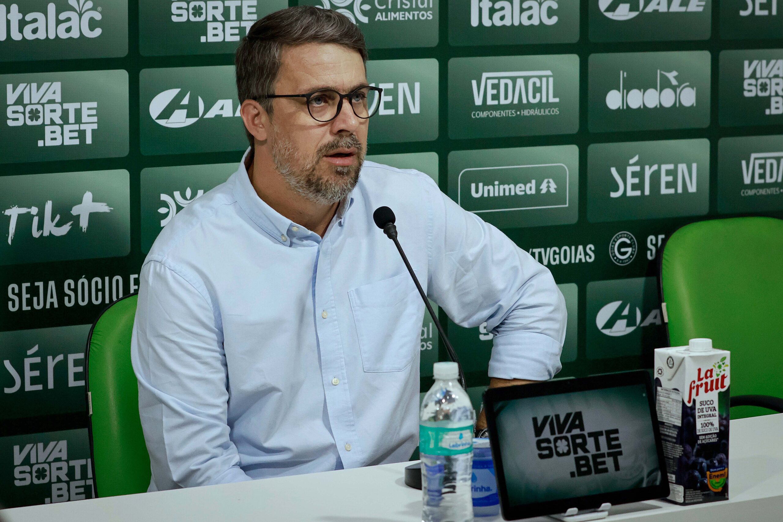 Diretor de futebol diz que Goiás está com salário atrasado: “Temos coisas pendentes”