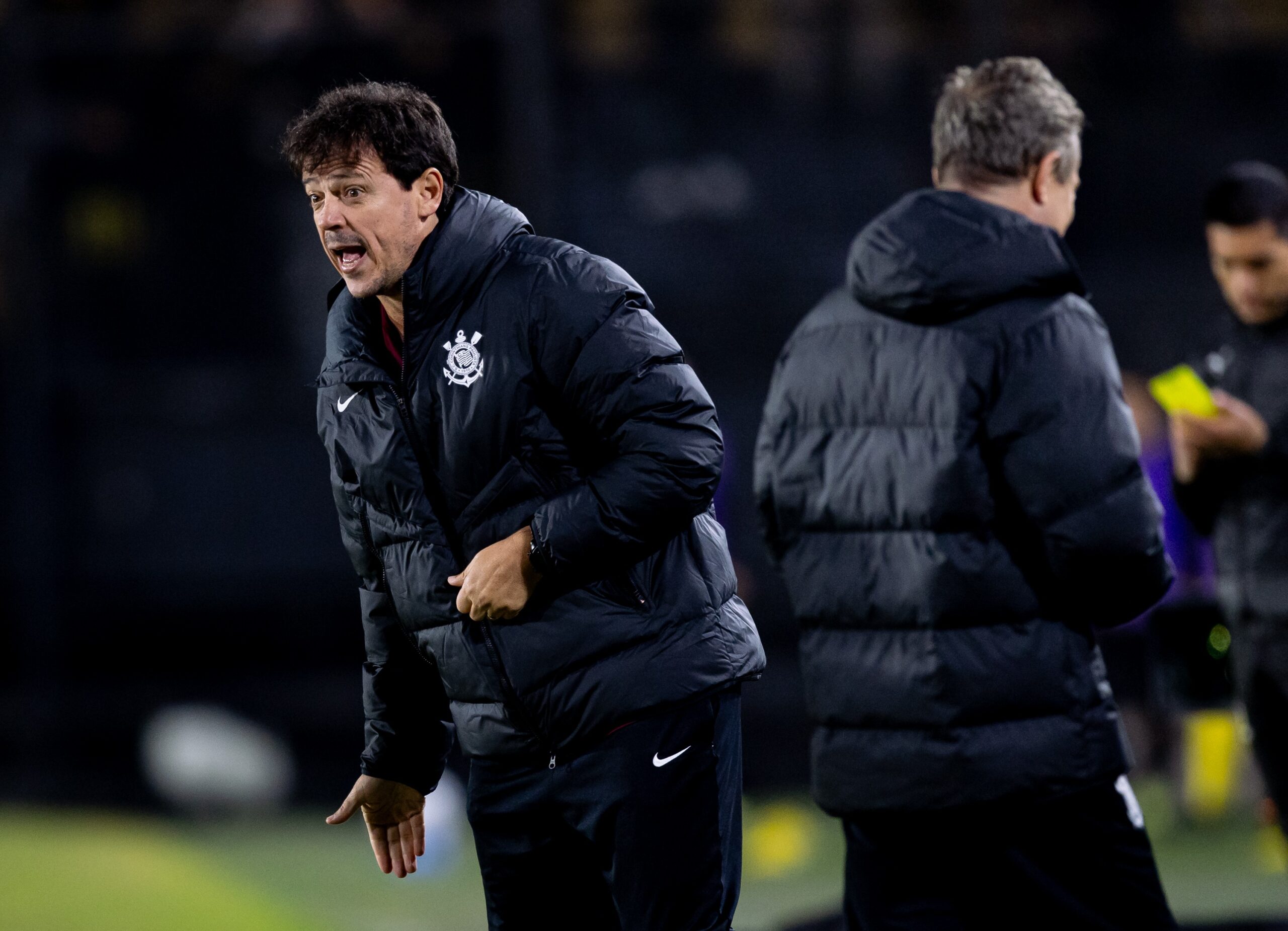Como Diniz tem trabalhado para evitar desmanche no Corinthians durante a Copa do Mundo