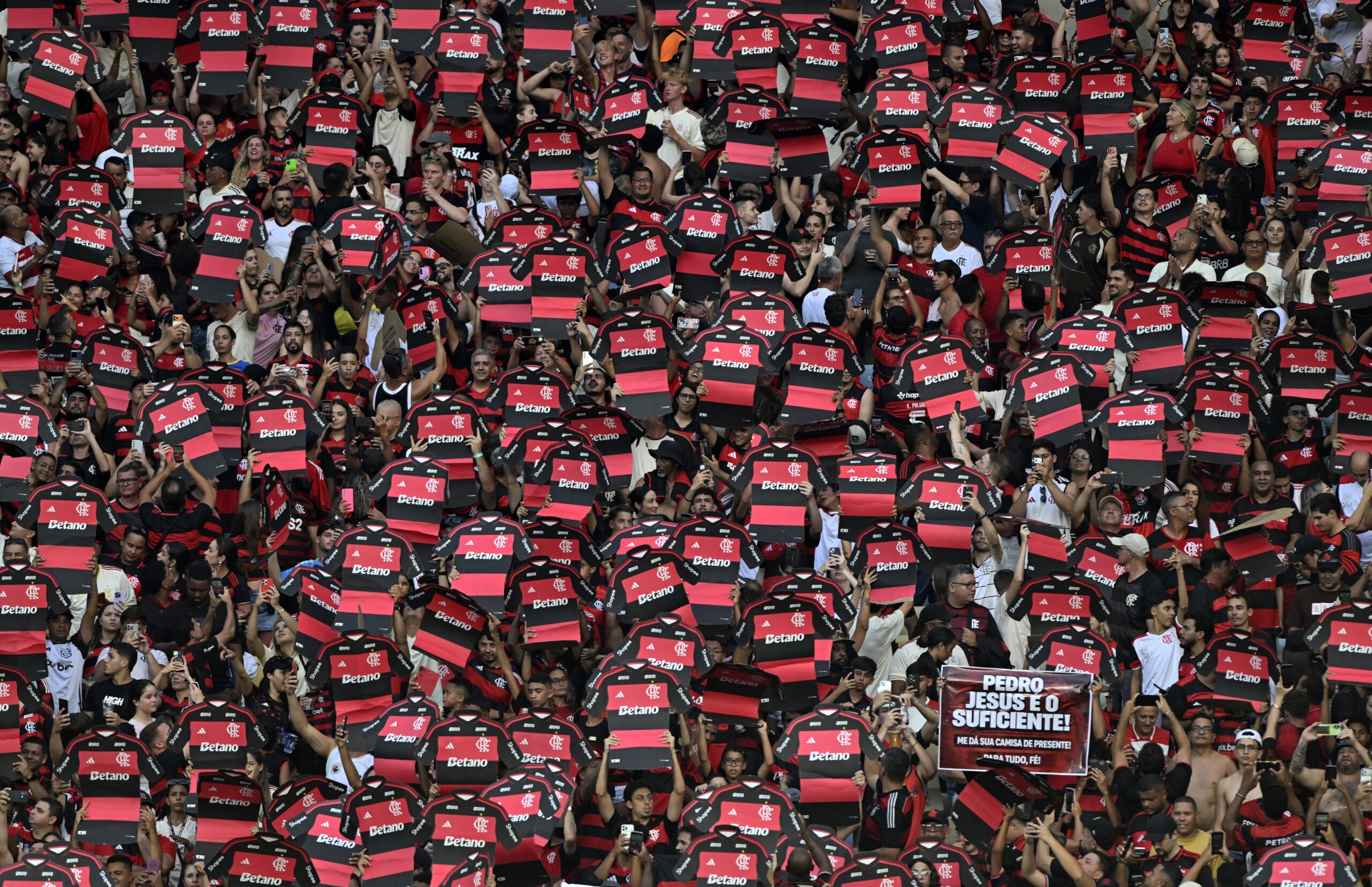 Flamengo aparece no top-15 de clubes mais seguidos do mundo; veja lista