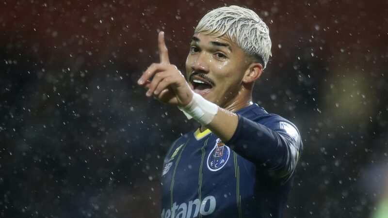 Atlético de Madrid negocia a contratação de William Gomes, do Porto
