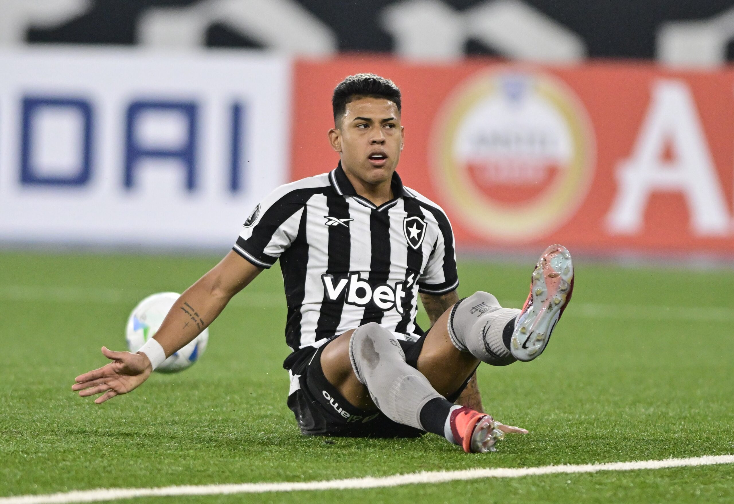 Sem Matheus Martins, Botafogo divulga relacionados para jogo contra a Chapecoense