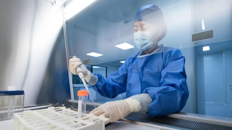 Vacina britânica contra Ebola pode ficar pronta para testes em meses