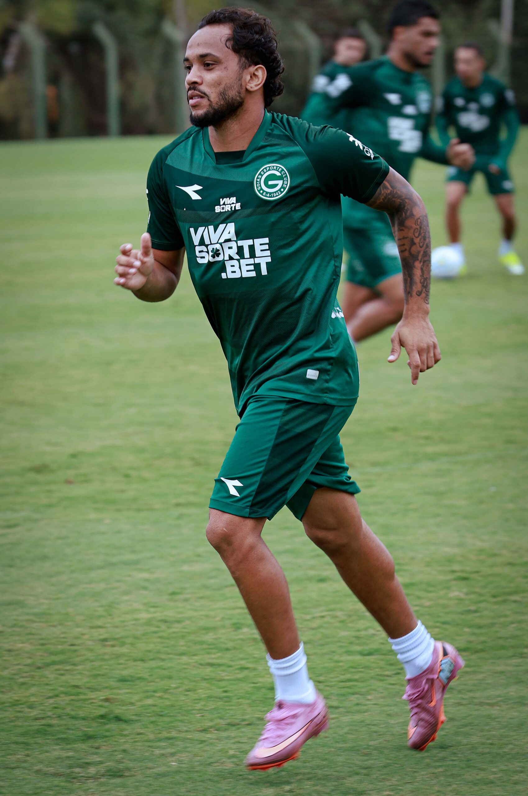 Goiás ganha confiança após clássico e terá retornos importantes contra o Cruzeiro