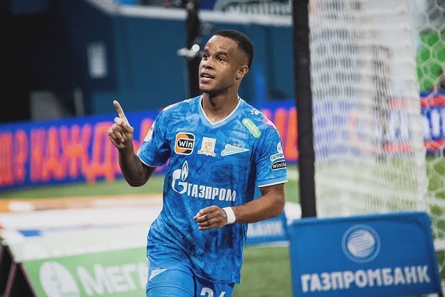 Pedrinho celebra título russo com o Zenit após participação em lance decisivo: “Vai ficar para sempre”
