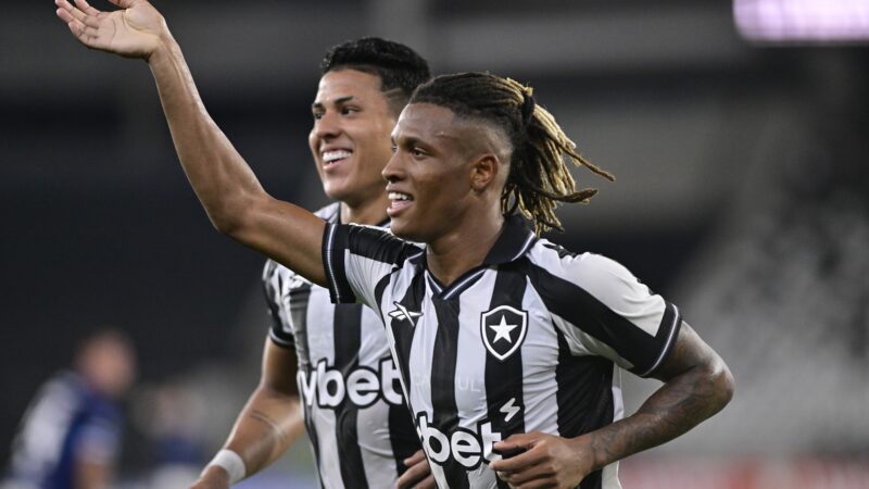 Bastidores: divergências entre estafe de Danilo e Botafogo aceleram despedida do jogador