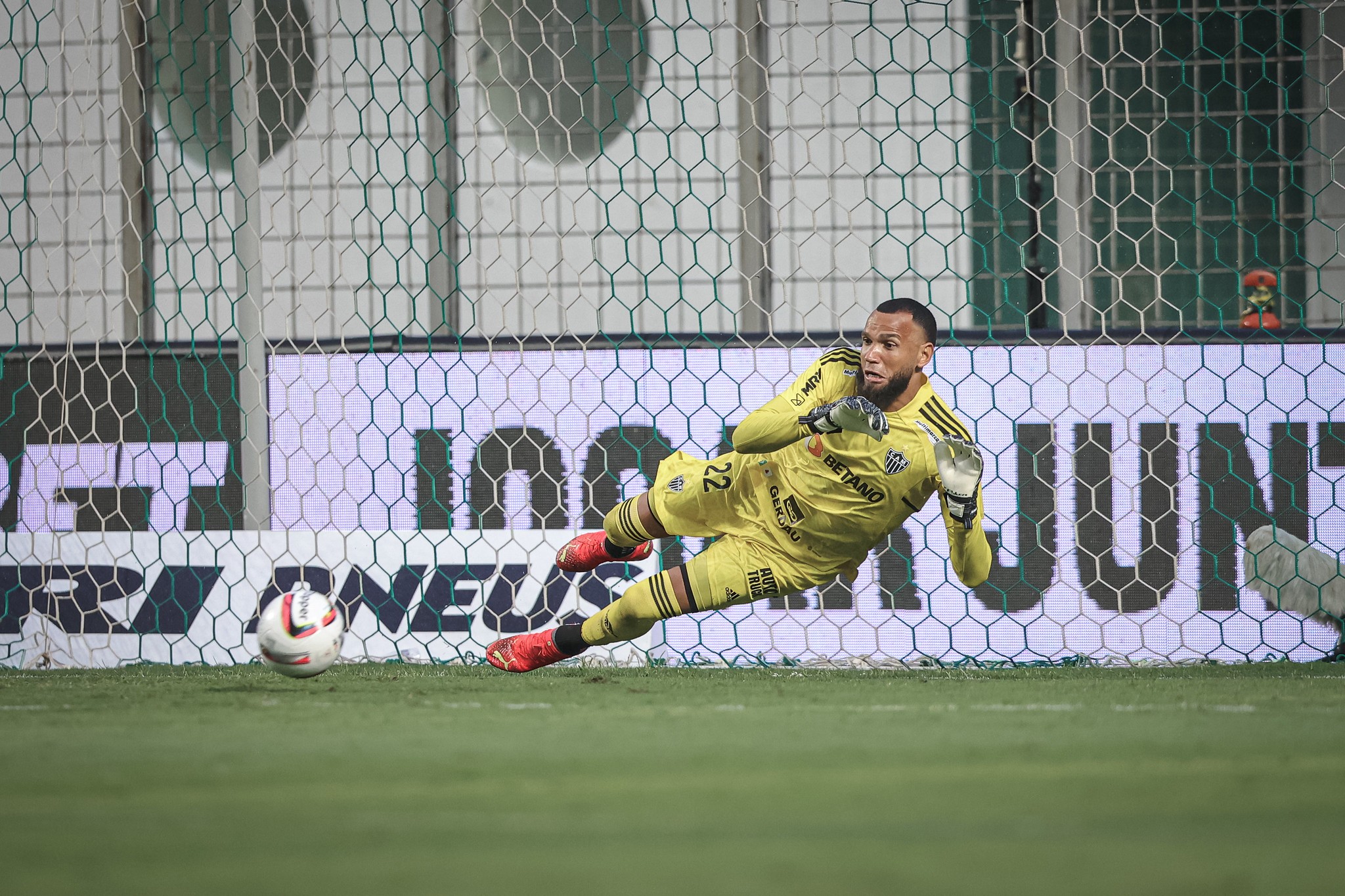 Everson é o goleiro que mais defendeu pênaltis na elite desde que chegou ao Atlético-MG