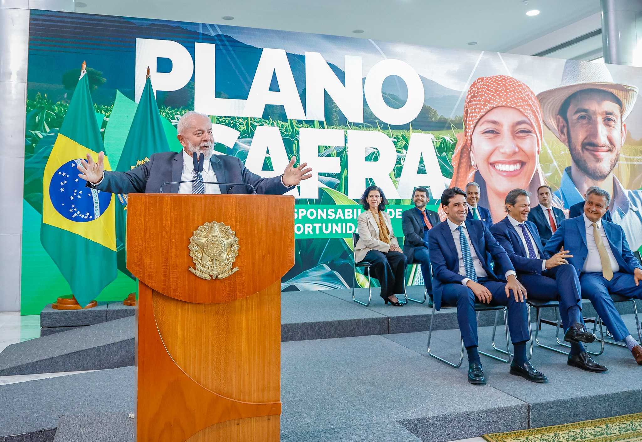 Lula amplia crédito com taxas favorecidas em terceiro mandato, preocupa BC e pressiona juros