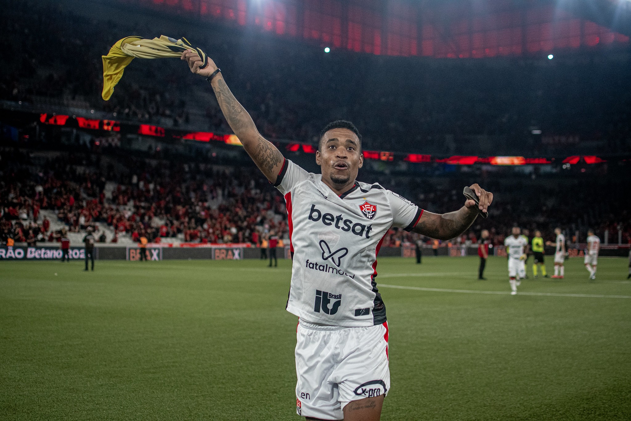 Em boa fase no Inter, Alerrandro reencontra o Vitória, onde foi artilheiro do Brasileirão