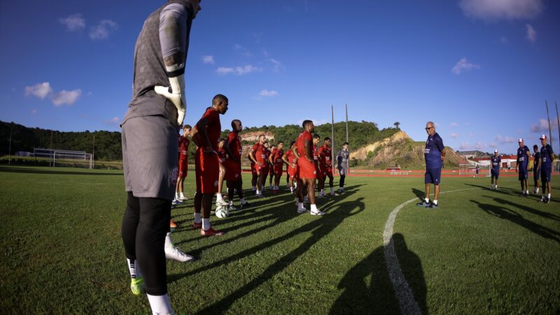 Hélio elogia logística do Náutico para jogo contra Botafogo-SP: “Descansado quanto à monotonia”