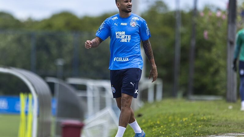 Willian José e Kanu treinam com bola em reapresentação do Bahia
