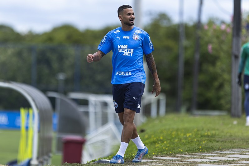 Willian José e Kanu treinam com bola em reapresentação do Bahia