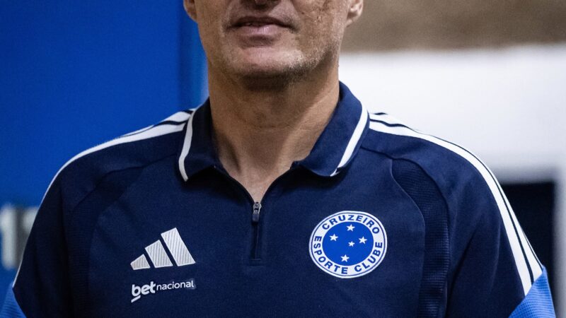 Diretor do Cruzeiro relata jogador “desfalecendo” após falta e critica arbitragem: “Critério”