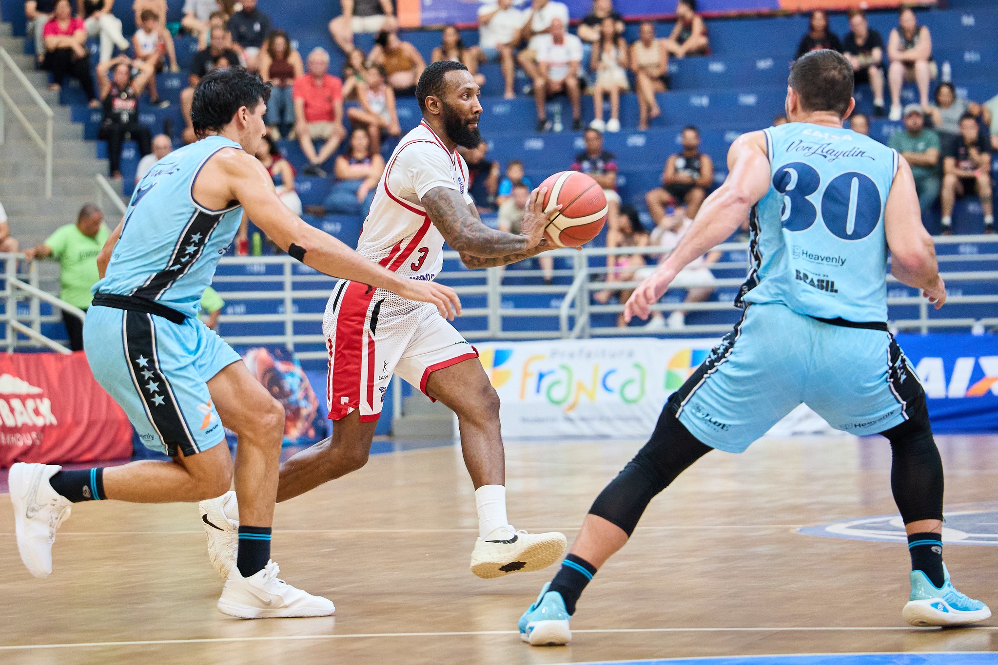 Franca x Brasília no jogo 1 da semifinal do NBB: onde assistir ao vivo e horário
