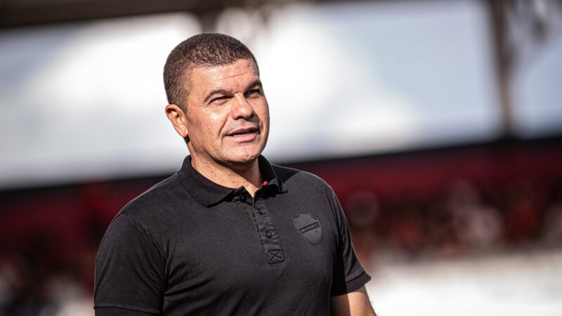 América-MG anuncia a contratação do técnico Umberto Louzer para a vaga de Roger Silva