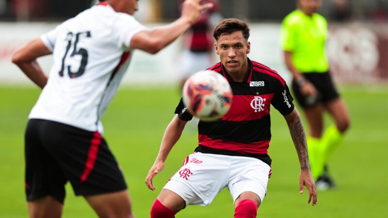 Argentino Sayago é relacionado para Flamengo x Coritiba; veja como estão as duas joias gringas na base
