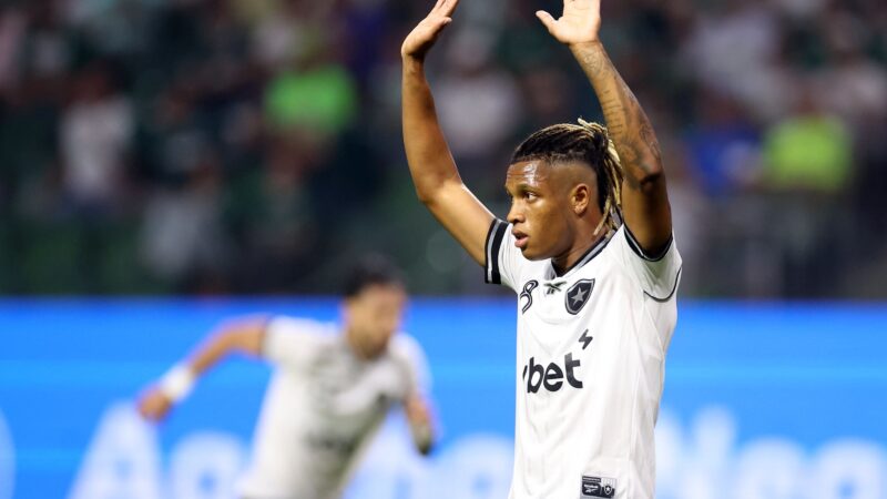 Palmeiras ganha esperança para contratar Danilo, afastado do Botafogo; entenda cenário