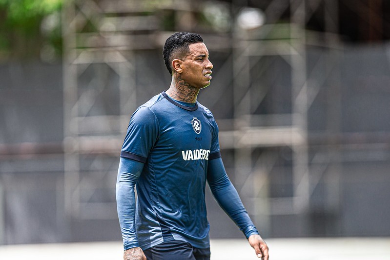 Alef Manga projeta “guerra” contra o Palmeiras e busca gol de presente para a mãe